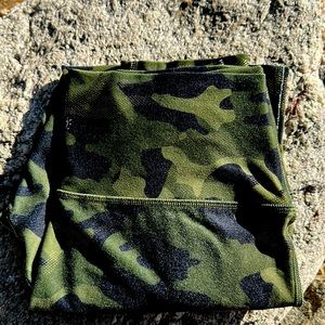 Betsy Johnson Performance Camo Leggings